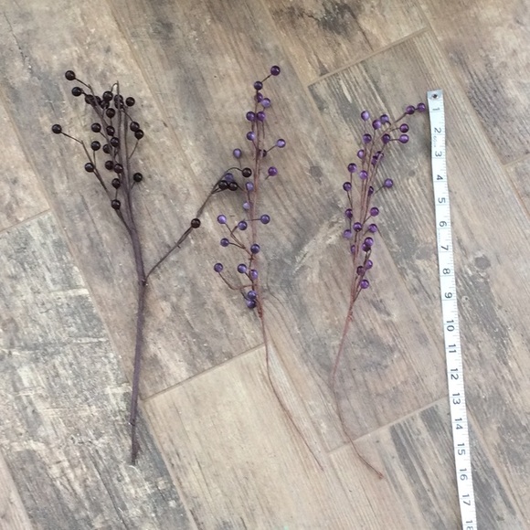 Bundle of Faux Berries - 26 stalks in multiple colors - Picture 6 of 12